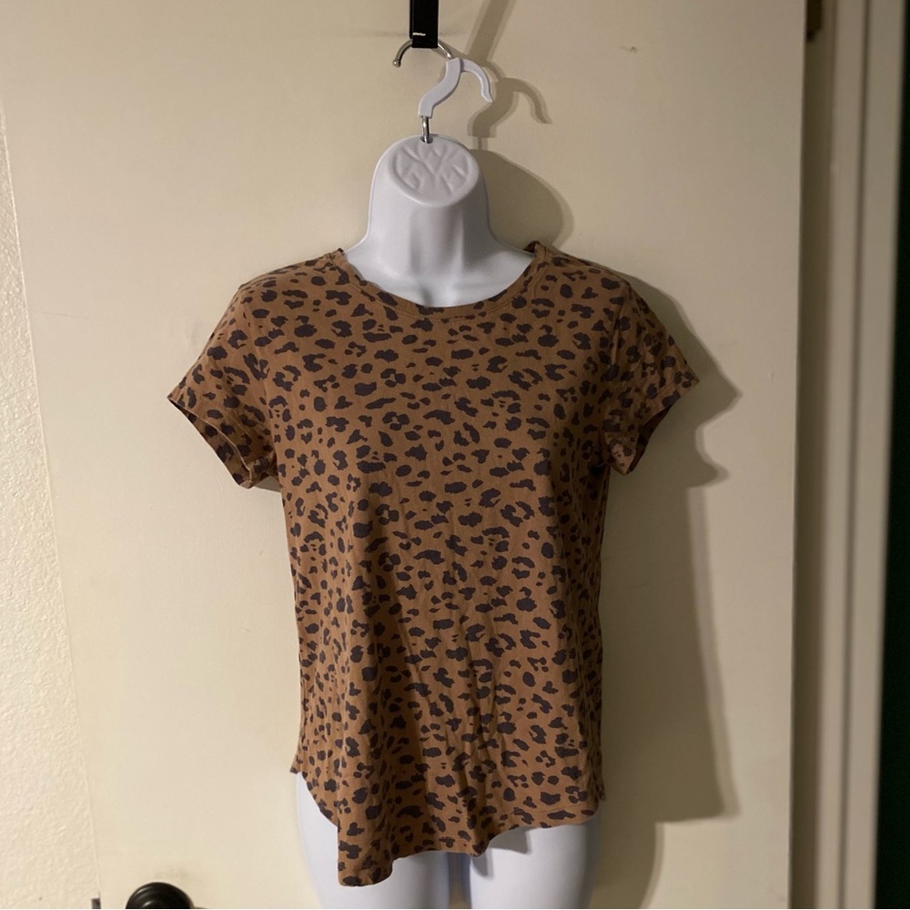Abercrombie and fitch short sleeve leopard print medium